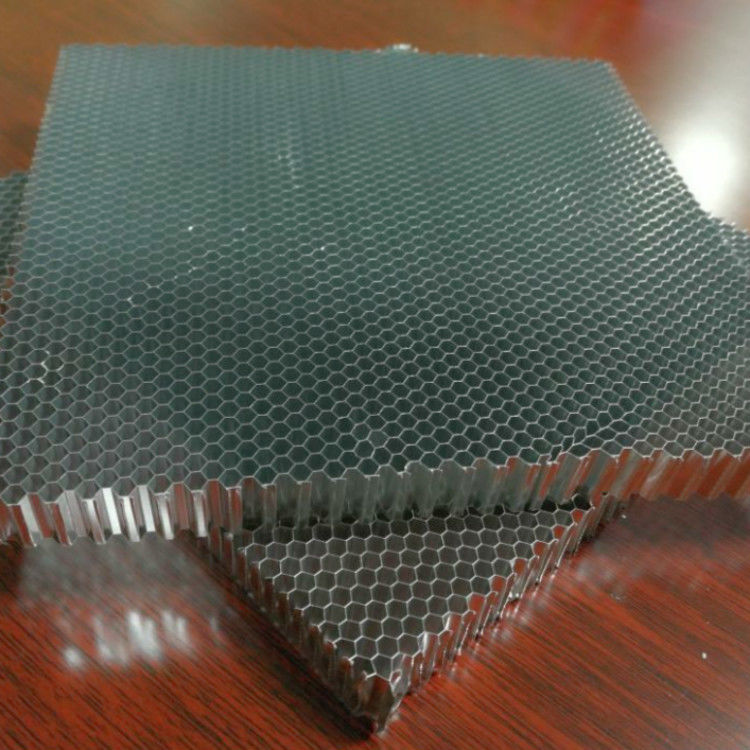 外部の正面AA5052のアルミニウム蜜蜂の巣の格子中心10mmのアルミニウム蜜蜂の巣の網